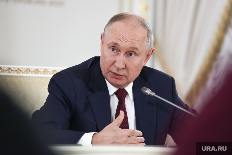 Президент России Владимир Путин на итоговой пресс-конференции саммита "Россия-Африка". Санкт-Петербург, путин владимир