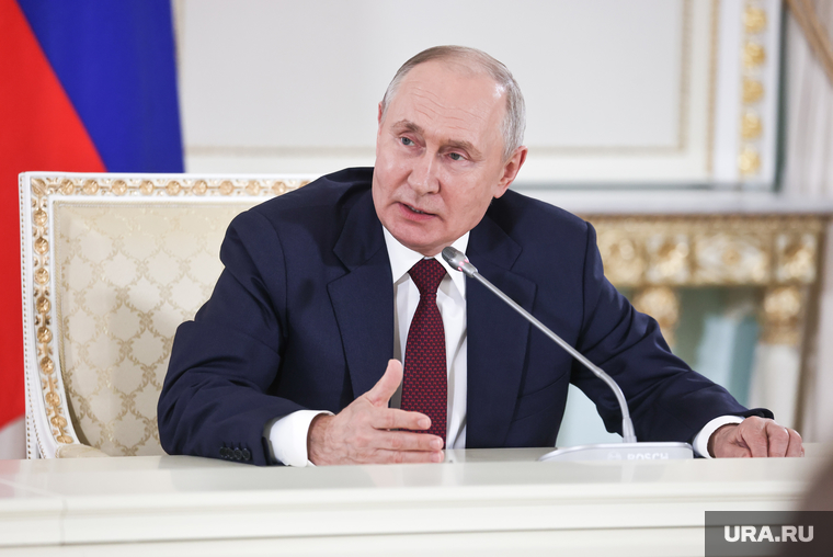 Президент России Владимир Путин на итоговой пресс-конференции саммита "Россия-Африка". Санкт-Петербург, путин владимир