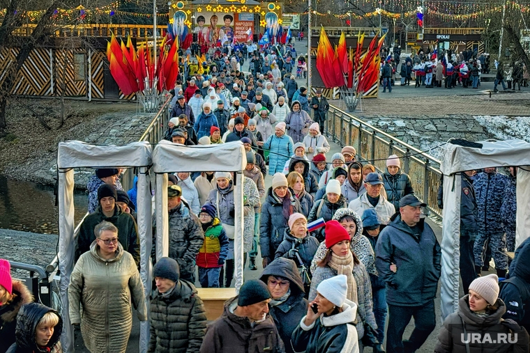Курганцы повсеместно отмечают российский праздник