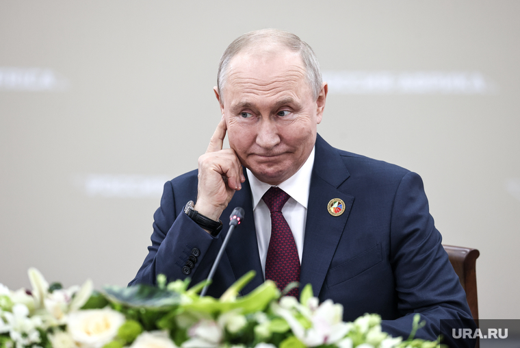 Встреча президента России Владимира Путина с президентом Уганды Йовери Мусевени. Санкт-Петербург, путин владимир