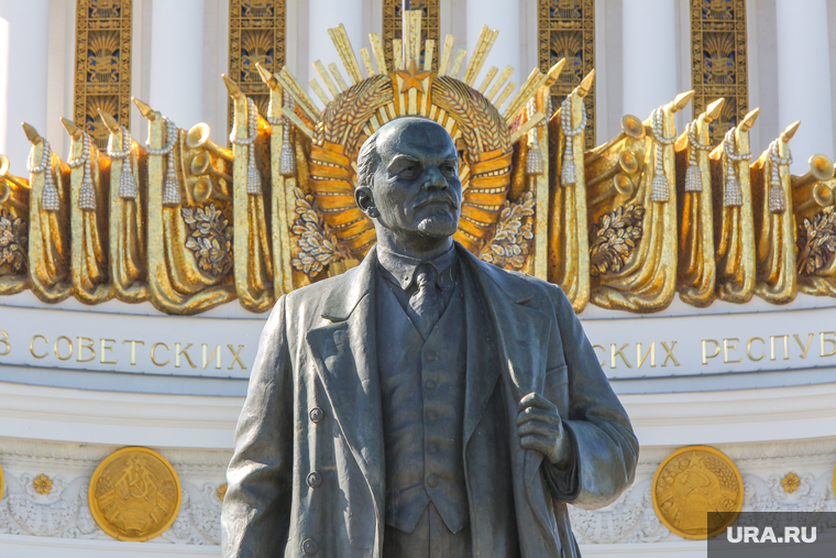Фонтан "Дружба народов" на ВДНХ. Москва, памятник ленину, лето, герб ссср, вднх