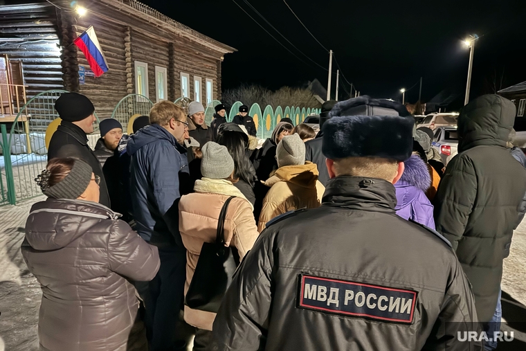 Микрорайон Зайково. Митинг жителей. Курган, митинг, полиция, зайково, микрорайон зайково, митинг жителей