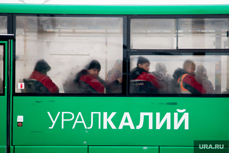 Территория СКРУ-3 ПАО Уралкалий. Соликамск , автобус, уралкалий