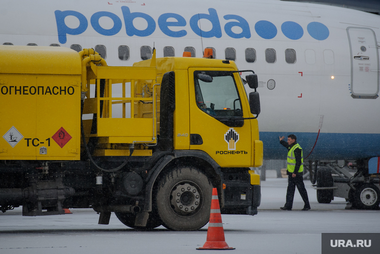 Клипарт. Екатеринбург, топливо, роснефть, авиакомпания победа, заправщик