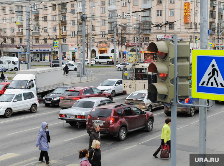 Указатель на перекрестке пр Ленина и ул Энгельса. Челябинск, перекресток
