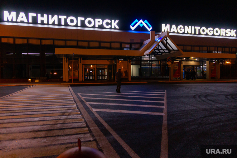 Пресс-выход Алексея Текслера в аэропорту. Магнитогорск, аэропорт, магнитогорск, ночь