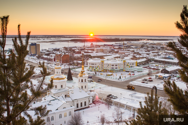 Закат, город и стройки. Ханты-Мансийск, город ханты-мансийск, закат
