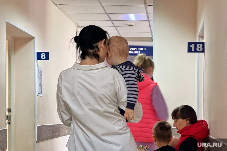 Детская поликлиника. Курган, ребенок, медосмотр, дети, детская поликлиника, педиатр