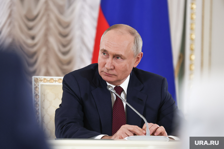 Президент России Владимир Путин на итоговой пресс-конференции саммита "Россия-Африка". Санкт-Петербург, путин владимир
