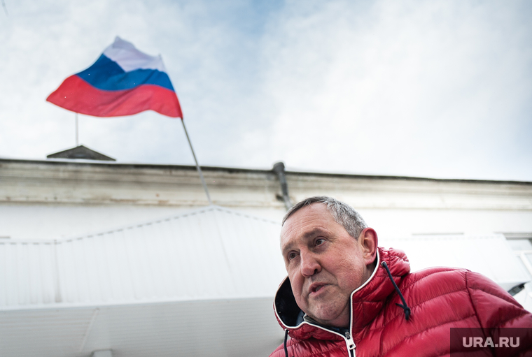 Судебное заседание об избрании меры пресечения депутату Государственной Думы Вадиму Белоусову. Екатеринбург, триколор, флаг россии, белоусов вадим