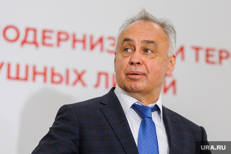 Алексей Текслер и Игорь Чалик на мероприятии, посвященном завершению работ по реконструкции терминала международных воздушных линий международного аэропорта Челябинск им. И. В. Курчатова. Челябинск, портрет, чалик игорь