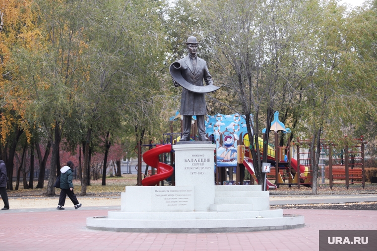 Осень. Курган, горсад, памятник, балакшин сергей