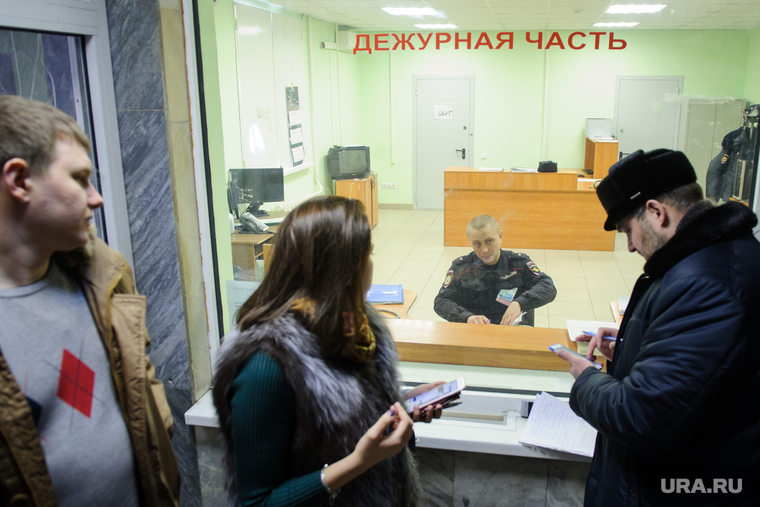 Активисты забрались на телебашню и требуют референдум. Фото с места событий, Екатеринбург, волков иван, отдел полиции ленинского района, зорин алексей, отдел полиции №5, кирилова мария