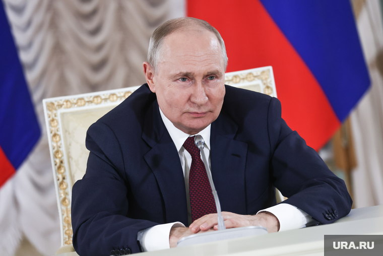 Президент России Владимир Путин на итоговой пресс-конференции саммита "Россия-Африка". Санкт-Петербург, путин владимир