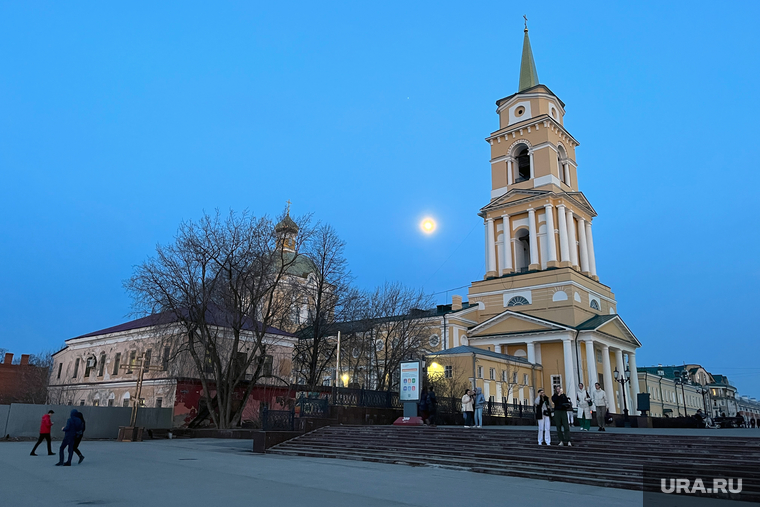 Повседневная жизнь. Пермь, троицкий собор, соборная площадь, художественная галерея