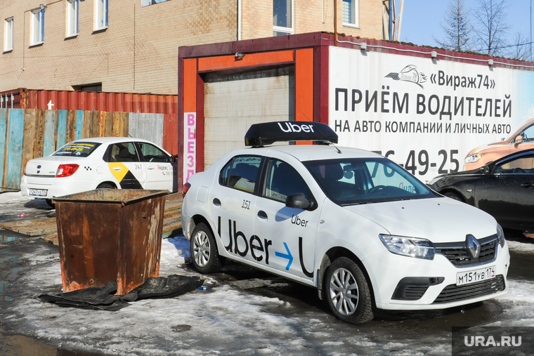 Массовая схема позволила челябинским таксистам получать от агрегаторов заказы на поездки