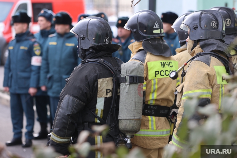 Учения МЧС в здании областной больницы. Курган, мчс, спасатели мчс, учения мчс, областная больница