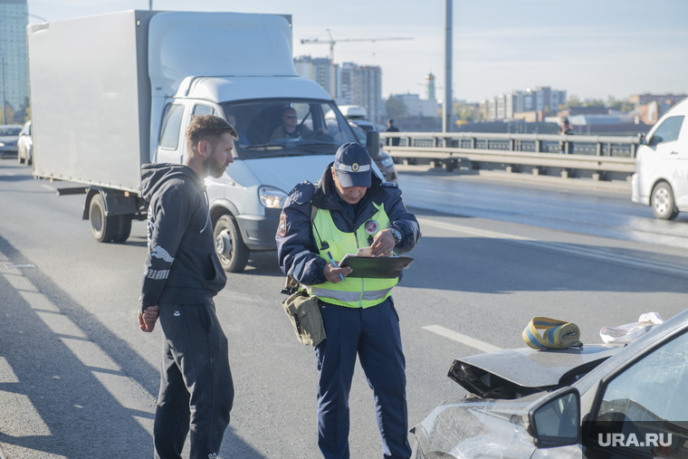 ДТП на Коммунальном мосту. Пермь, чп, дтп, оформление дтп, гибдд, дпс
