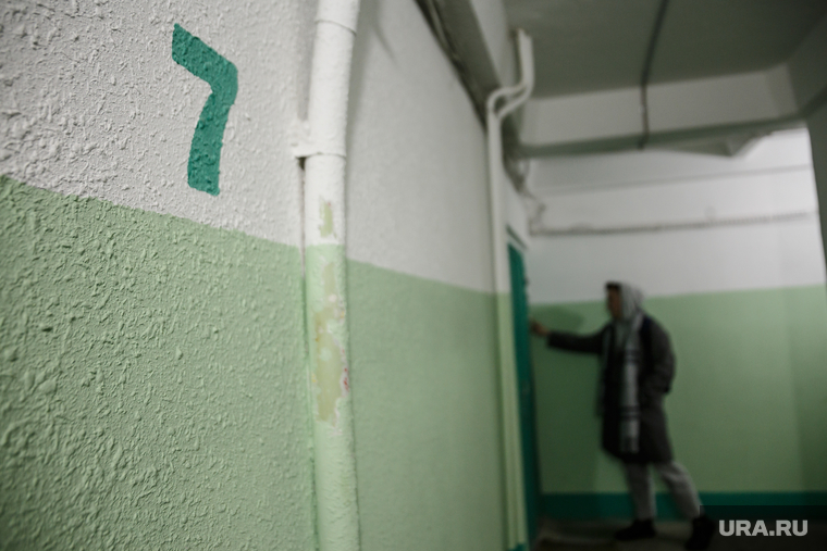 Места убийств пенсионеров и полицейского. Екатеринбург, подъезд, дверной звонок, многоквартирный дом, этаж