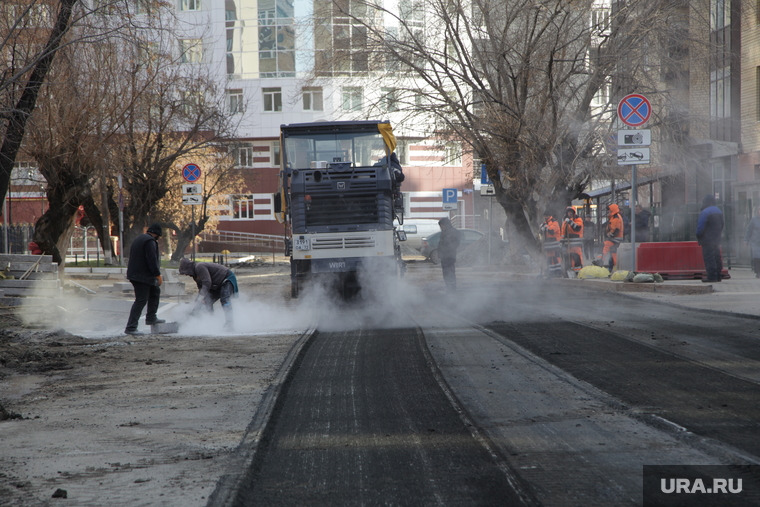 Дорожные работы в начале зимы. Тюмень, укладка асфальта, дорога, дорожные  работы