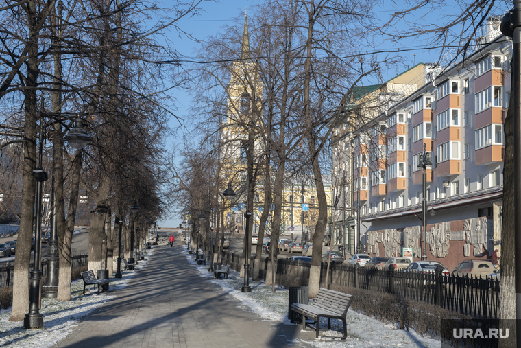 Зимние виды города. Пермь, зима, пешеходный бульвар, комсомольский проспект