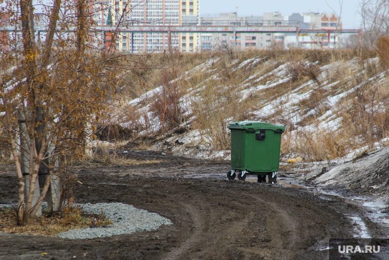 Виды города. Курган., мусор, мусорный бак, мусорный контейнер, грунтовая дорога, размытая дорога