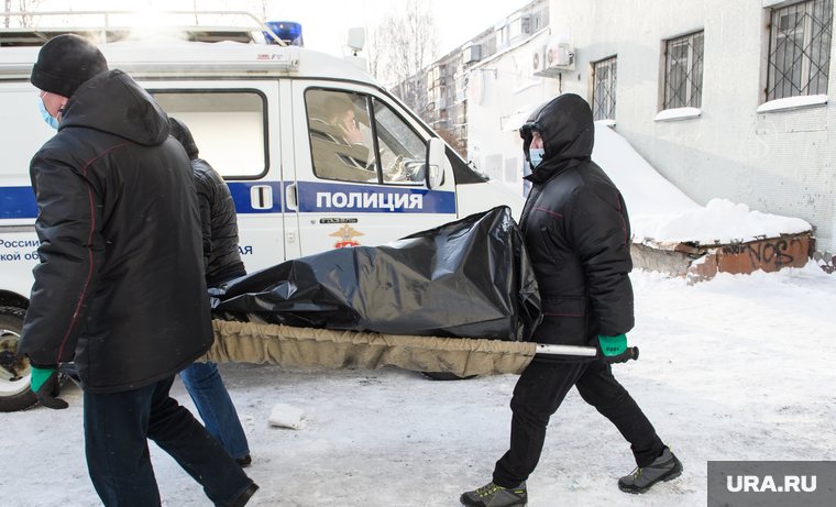 Последствия пожара на улице Рассветная, 7. Екатеринбург, труп, тело, ритуальная служба, похоронщики