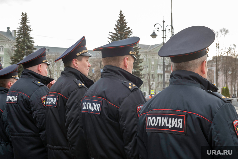 Вручение служебных автомобилей сотрудникам полиции. Пермь, полиция, строй, шеврон полиция