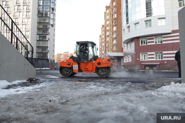 Дорожные работы в начале зимы. Тюмень, укладка асфальта, дорожные работы