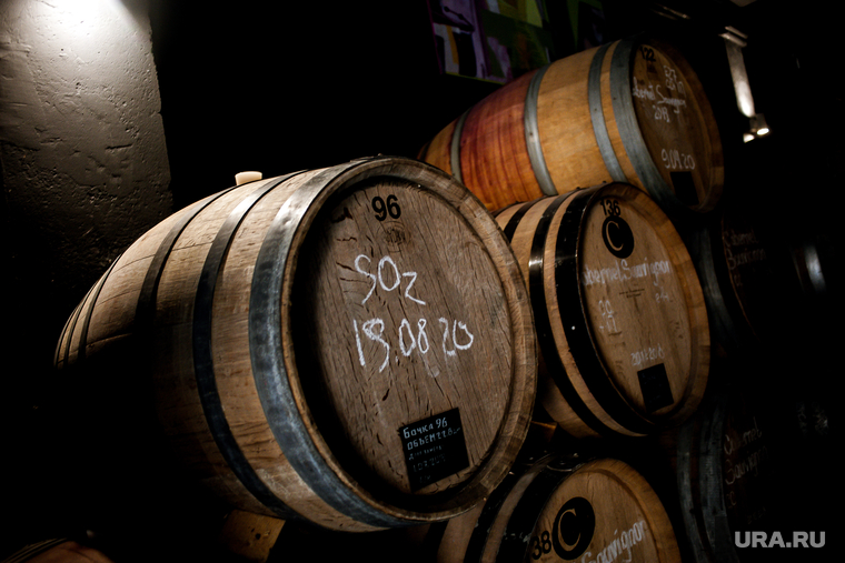 Винодельческое хозяйство Павла Швеца UPPA Winery. Республика Крым, село Родное, погреб, вино, uppa winery, винная бочка