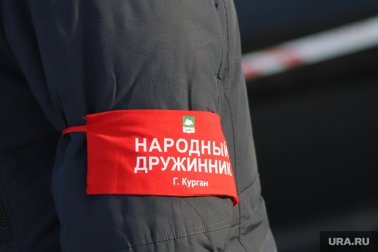 Несанкционированный митинг в поддержку оппозиционера. Курган, народный дружинник