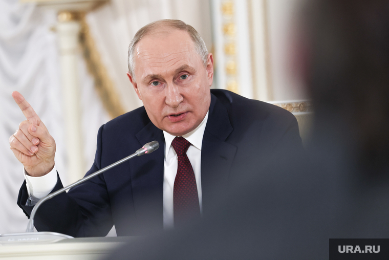 Президент России Владимир Путин на итоговой пресс-конференции саммита "Россия-Африка". Санкт-Петербург, путин владимир, топ