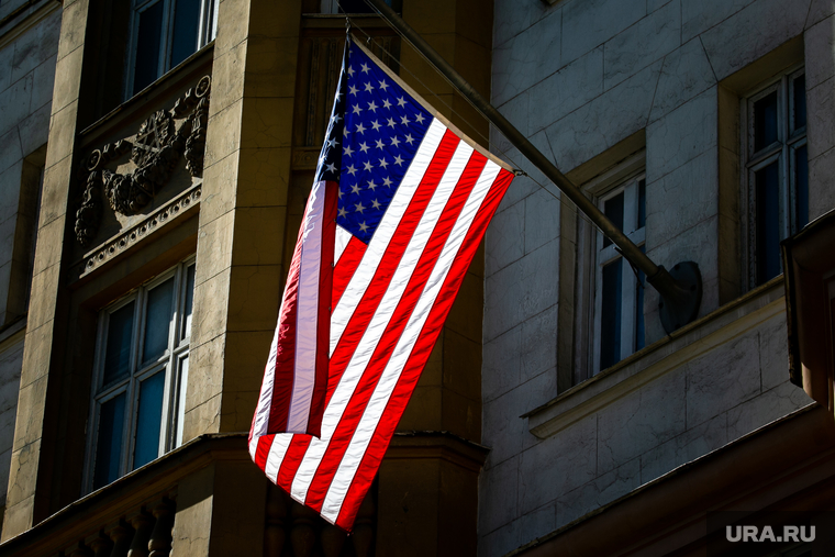 Виды города. Москва, американский флаг, флаг сша, флаг америки