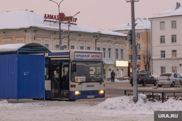 Зимние виды города. Соликамск, автобусная остановка, автобус, общественный транспорт, зимний соликамск, городской экспресс