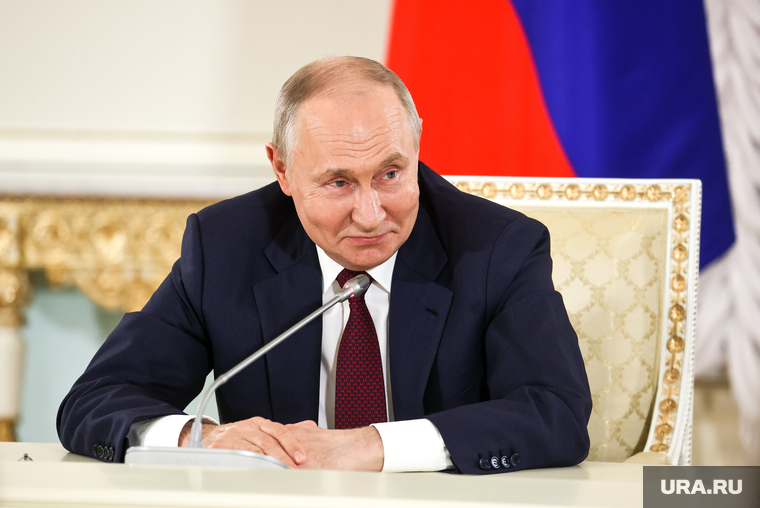 Президент России Владимир Путин на завершающей пресс-конференции по итогам форума "Россия-Африка". Санкт-Петербург, путин владимир