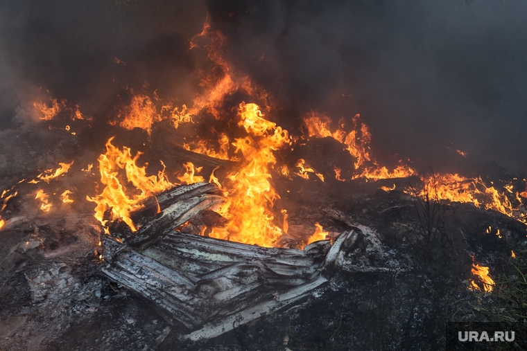 Пожар возле базы ОМОН в Екатеринбурге, дым, пожар, огонь