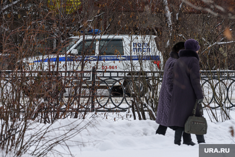 Несостоявшийся пикет феминистов. Екатеринбург, пенсионерки, зима, полиция, охрана правопорядка, правопорядок, полк ппсп, патрулирование улиц