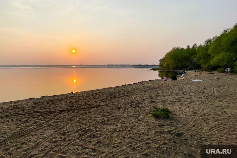 Закат на Шершневском водохранилище. Челябинск, закат, вода, озеро, лето, солнце, шершневское водохранилище, отдых, водоем, вечер, природа, штиль