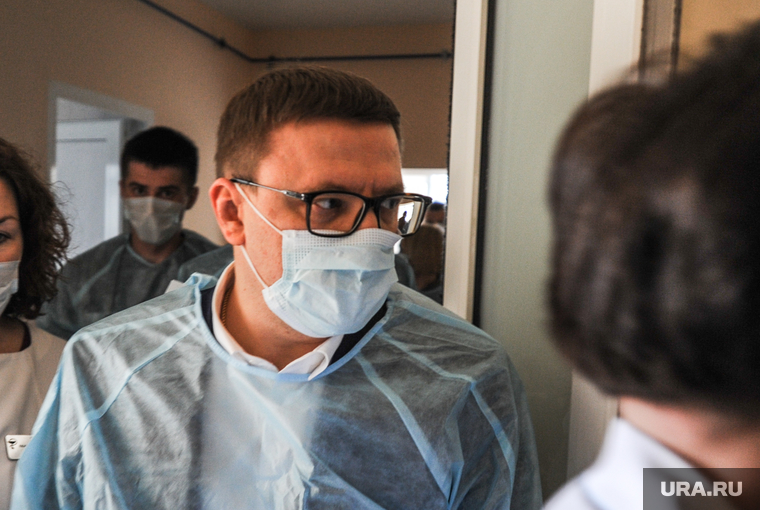 Поездка Алексея Текслера в ОКБ-2 для проверки готовности к пандемии. Челябинск, роддом, медики, медицина, текслер алексей, врач, больница