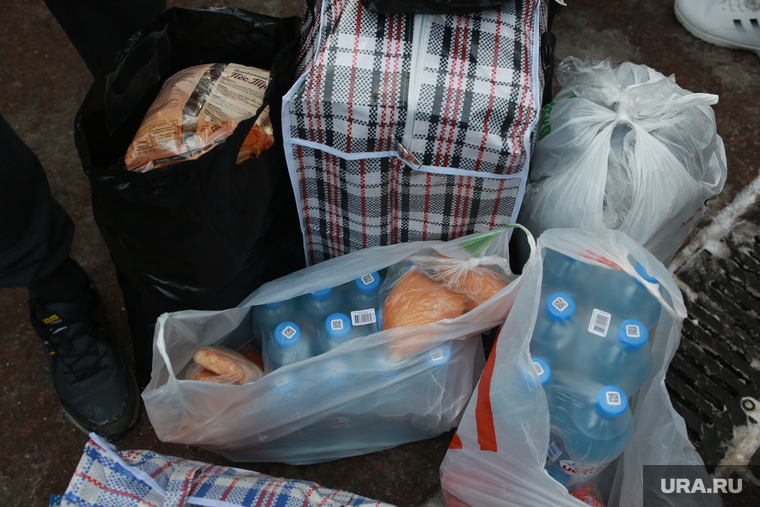 Отправка мобилизованных. Тюмень , продукты, сумки с продуктами
