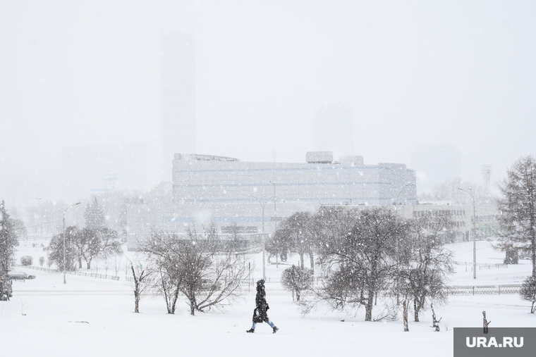 Виды Екатеринбурга, зима, ккт космос, снег в городе, город екатеринбург, снегопад