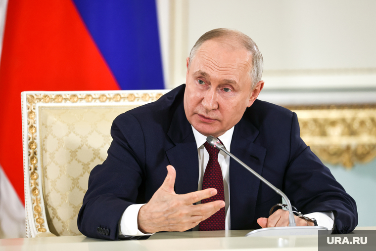 Президент России Владимир Путин на завершающей пресс-конференции по итогам форума "Россия-Африка". Санкт-Петербург, путин владимир