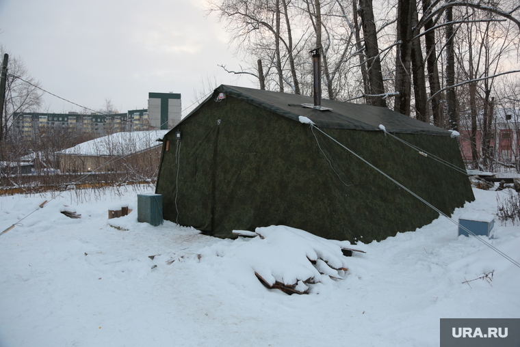 Палатка обогрева для бездомных. Пермь, палатка, палатка обогрева, обогрев бездомных, ночлег для бомжей, ночлег для бездомных