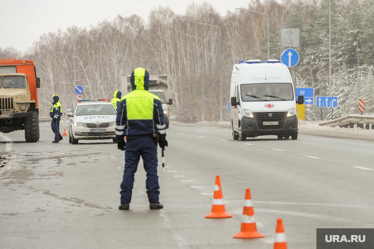 Дорога. Челябинск, реанимобиль, силовики, трасса, патруль, м5, неотложка, трафик, полиция, автотранспорт, гибдд, дпс, дорога, скорая помощь