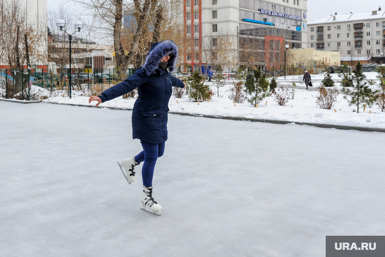 Старик "Хоттабыч" Володя. Челябинск, каток, коньки, девушка