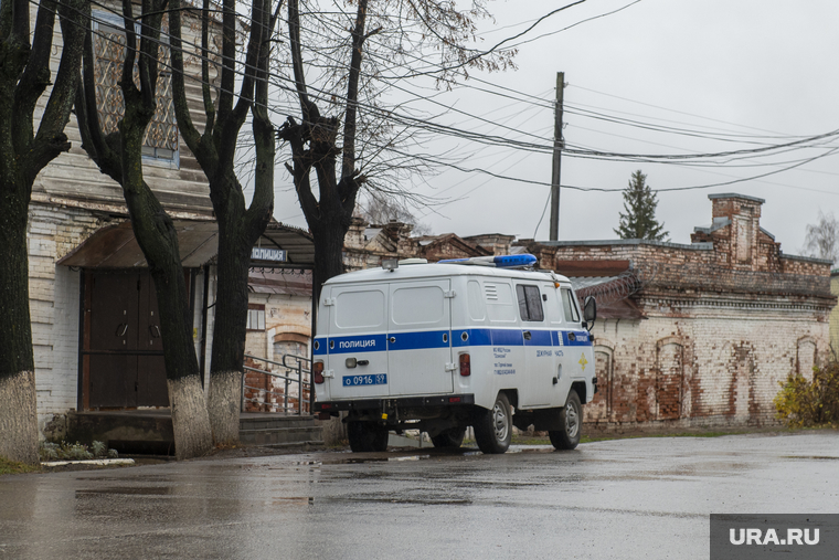 Виды города Оса. Пермь, полицейский уаз, отдел полиции