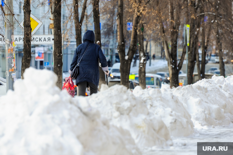 Город после снегопада. Челябинск, сугроб, город в снегу, снежная куча, куча снега, снеговая куча