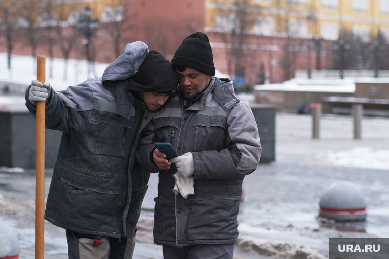 Повседневная жизнь. Москва, телефон, мигранты, жкх, рабочие