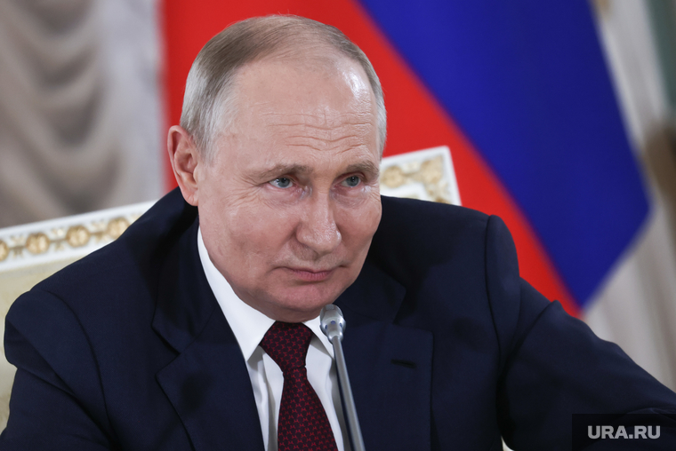 Президент России Владимир Путин на итоговой пресс-конференции саммита "Россия-Африка". Санкт-Петербург, путин владимир