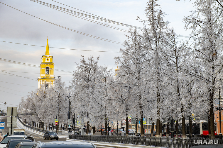 Мороз в городе. Пермь, зима, иней, комсомольский проспект, компроспект